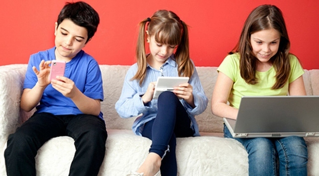Çocuklarda Teknoloji Bağımlılığı: Ekran Arkasındaki Sessiz Tehlike